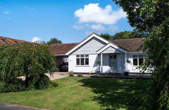 Coastal retreat within walking distance to Chichester Harbour