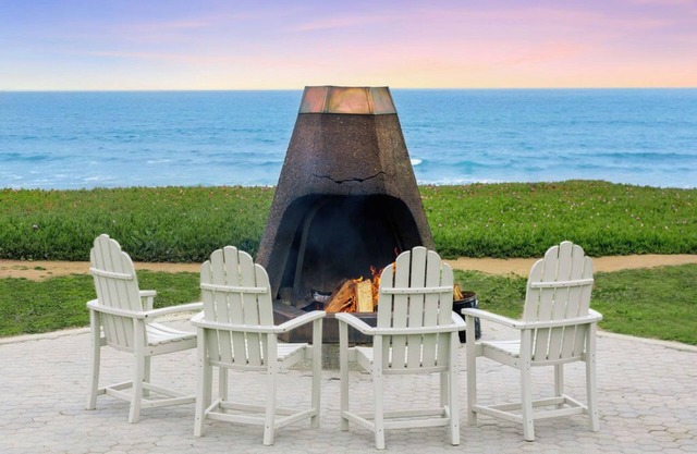 Coastal Stay Along Highway 101 | Oceanfront Retreat w/ Heated Pools