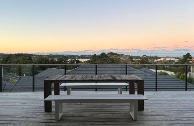 Coastal Vibes - Modern, well-equipped, family friendly home with lovely Estuary views
