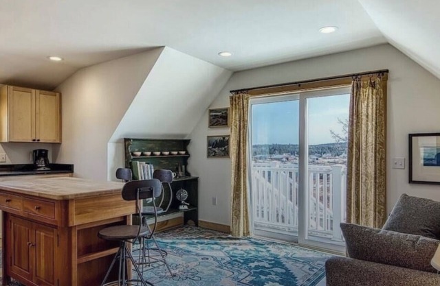 Coastal View 1 Bedroom Apartment with Private Balcony in Winter Harbor, Maine