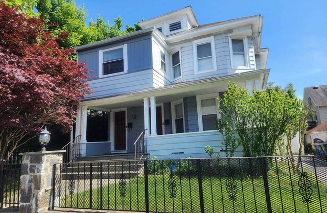 Coastal Work and Rest Retreat, 4-bedroom apartment with Free WiFi in Bridgeport