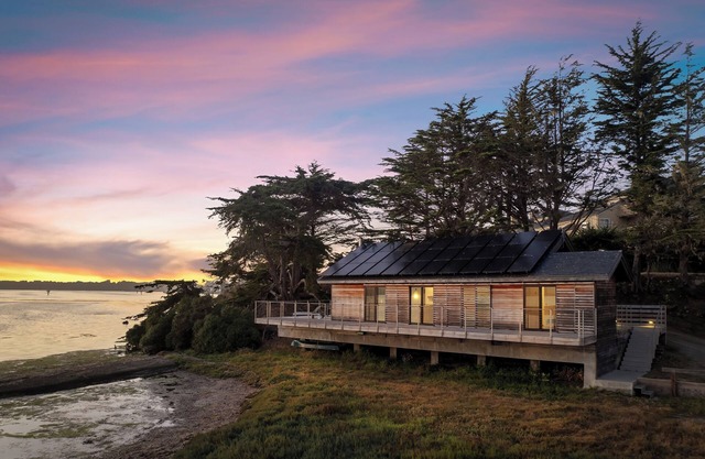 Coastal Zen Escape Ocean Views Fireplace Wi-Fi