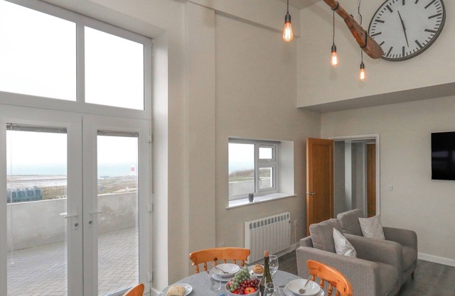 COASTGUARD VIEW, family friendly, with a garden in Portland Bill