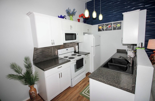 Cobalt Condo Allergy Friendly Close to Hospital