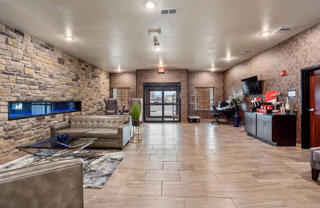 Cobblestone Hotel & Suites-Little Chute