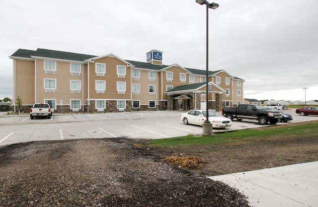 Cobblestone Hotel & Suites - Devils Lake