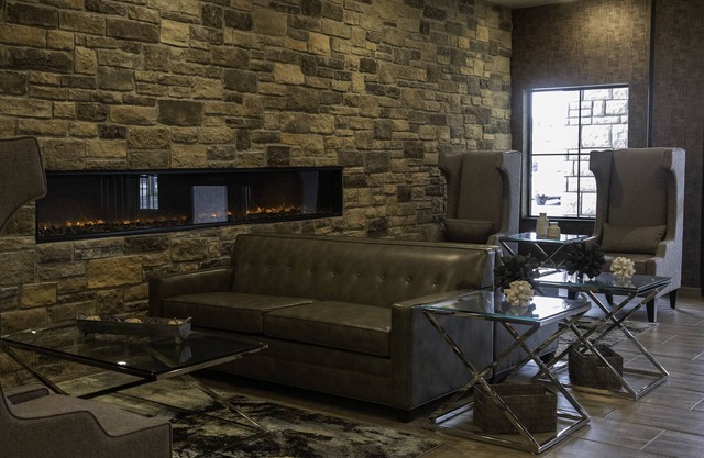 Cobblestone Hotel & Suites - Two Rivers