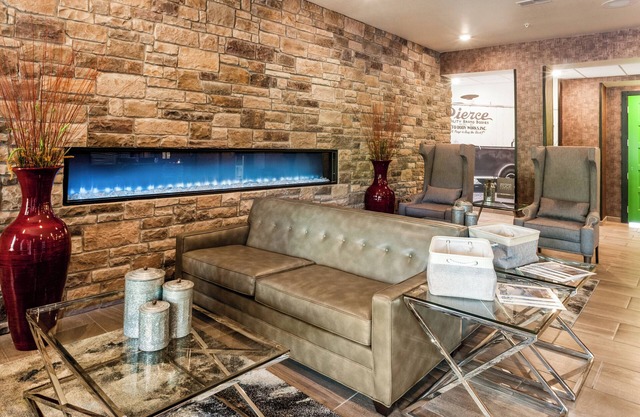 Cobblestone Hotel & Suites - Appleton International Airport