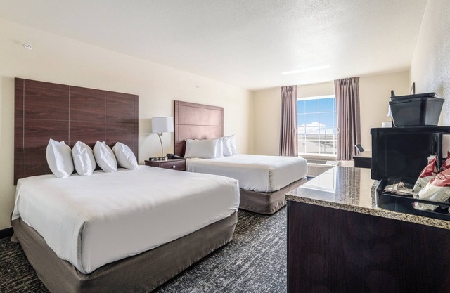Cobblestone Hotel & Suites - Newport