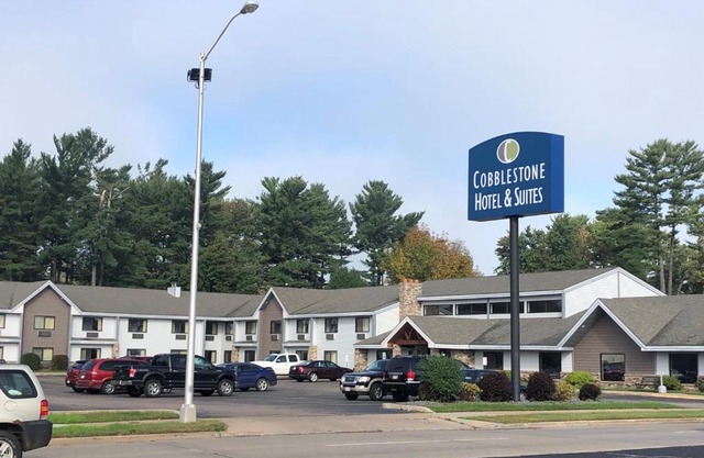 Cobblestone Hotel & Suites - Wisconsin Rapids