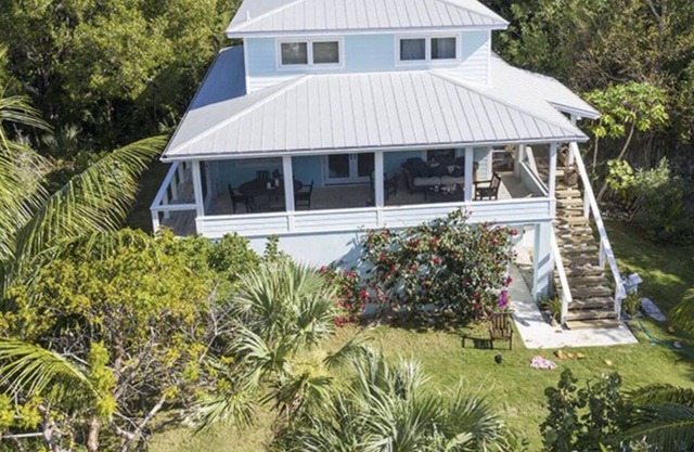 Coco Bay, Green Turtle Cay, Generator, & steps to beach-sleeps 4-8
