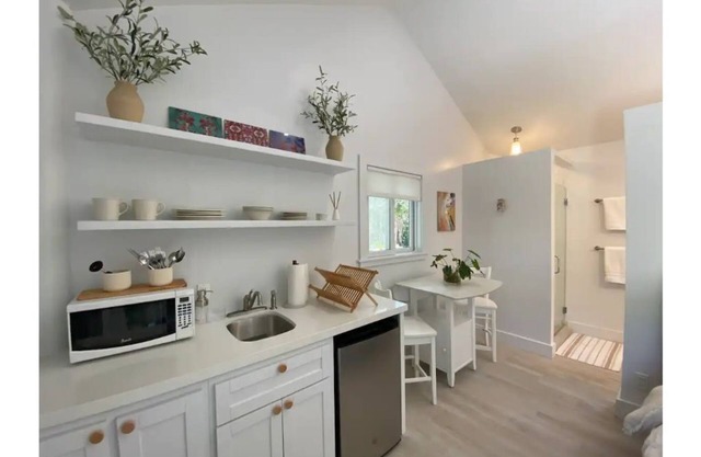 Coco Cottage - 1BD, 3 min drive to Albany / Lyford