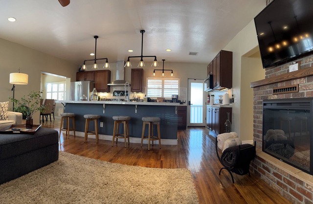 Coco's Cottage: Cozy 2-bedroom house in peaceful Cottonwood with WiFi, AC