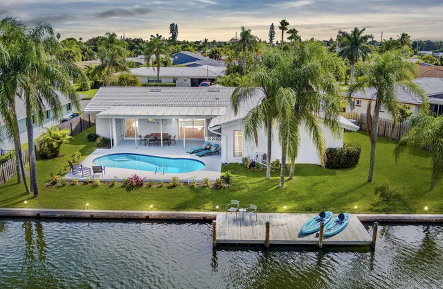 Cocoa Beach Coral Retreat waterfront 3 BR /2.5 BA