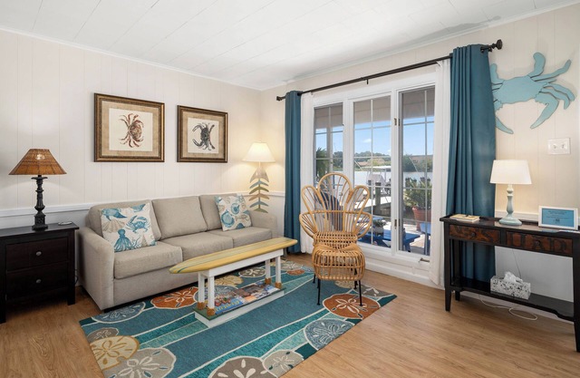 Coconut Grove Cottage at the Inn on Turville Creek