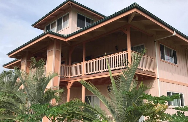 Coconut Palms Vacation Rental near lava fields and beaches