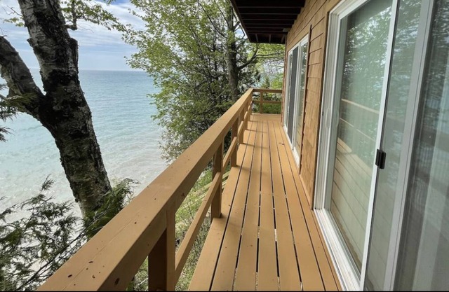 Coco’s Cabin on Lake Michigan (private beach!)