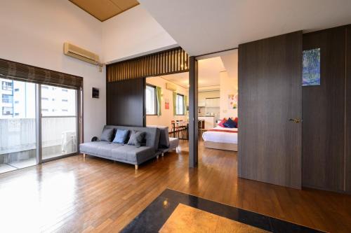 COCOSTAY 中広ネオイズム 最大10人 閑静な住宅街にある贅沢80m2の最上階プライベートオーナーズルーム