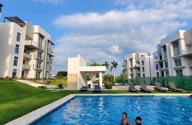 Cocoyoc, Oaxtepec, Tepoztlan. 3 bed. 2 baths, 2 pools (5 min from Six Flags)
