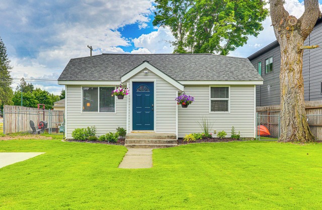 Coeur d'Alene Cottage ~ 1 Mi to Downtown!