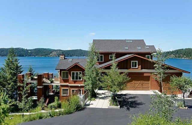 Coeur d'Alene Lakefront Luxury Retreat mit Whirlpool, Sauna, Bootsrutsche und vielem mehr.
