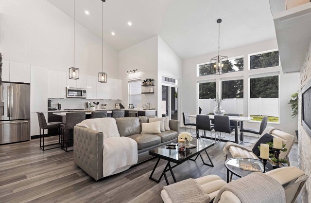 Coeur d'Alene Townhome Modern New Downtown Shops Beach