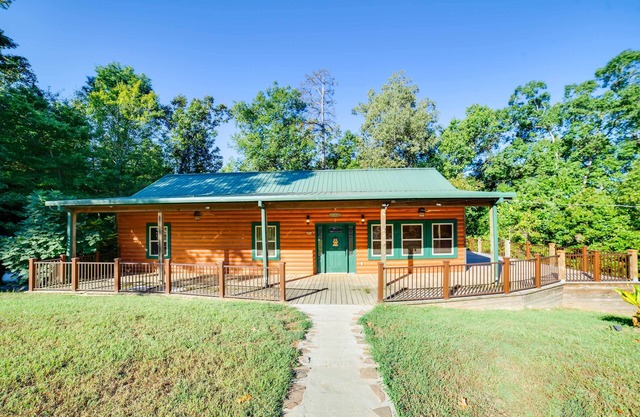 NEU! Coffeeville Cabin w / Deck ~ 7 Mi. nach Grenada Lk