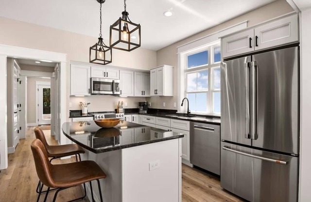 Coho Cottage 3 Bedroom Home by RedAwning