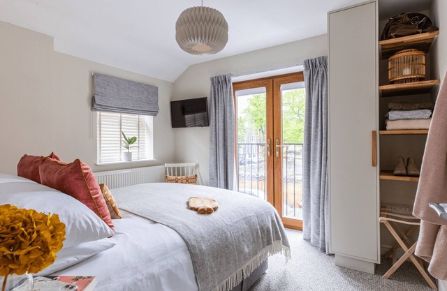 Cohost Partners Stylish Stay Near Cardiff City Centre