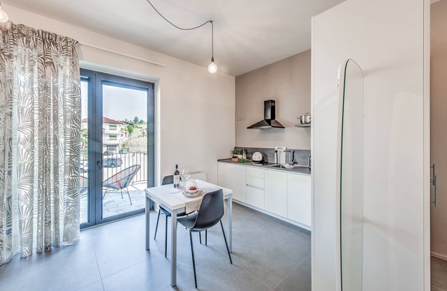 COLBERT HOUSE BAROLO, UNIT 2
