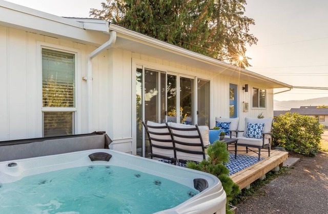 Colibri Hideaway- 3br cozy country getaway