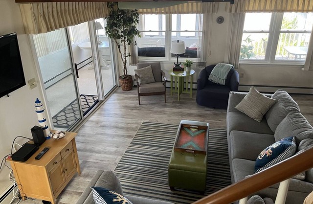 College Rental … 9 mth Listing 6 minutes from Roger Williams University