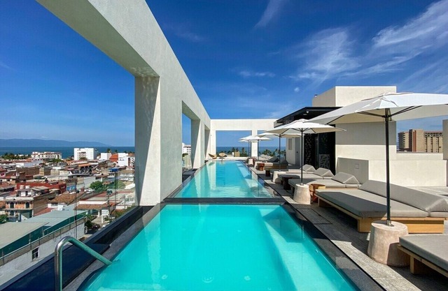 Colonial Bliss Penthouse w/Pool