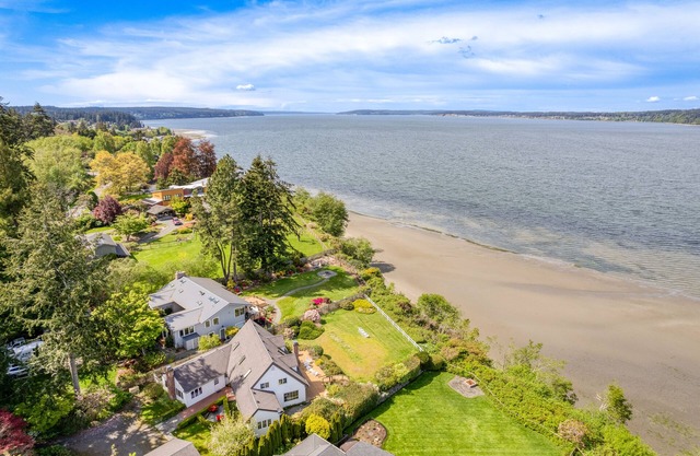 Colonial Bluff House Above the Sea by AvantStay