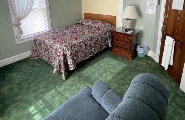 Colonial Inn is perfectly located in the cIty center - NFI