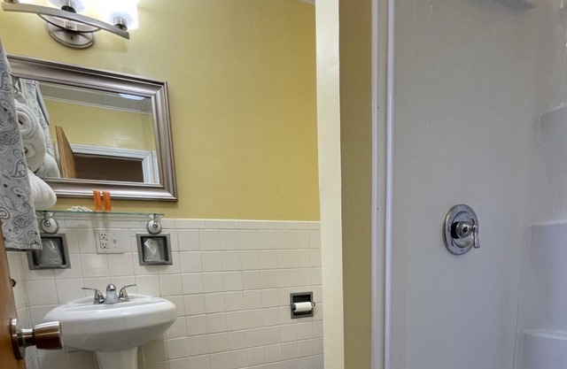 Colonial Inn is perfectly located in the cIty center - NQTM