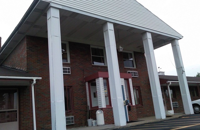 Colonial Inn Motel
