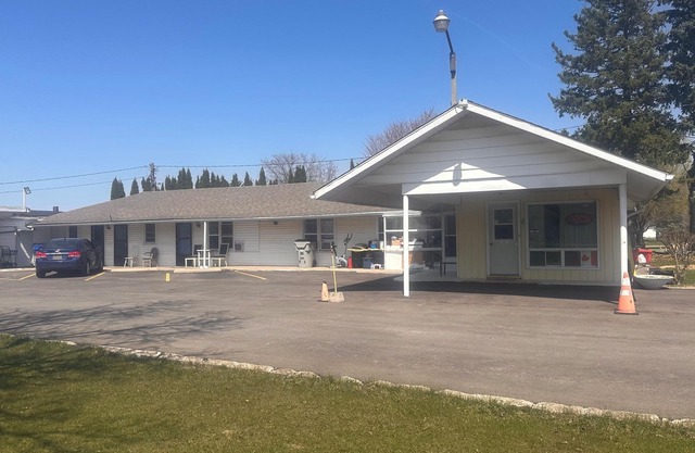 Colonial Motel