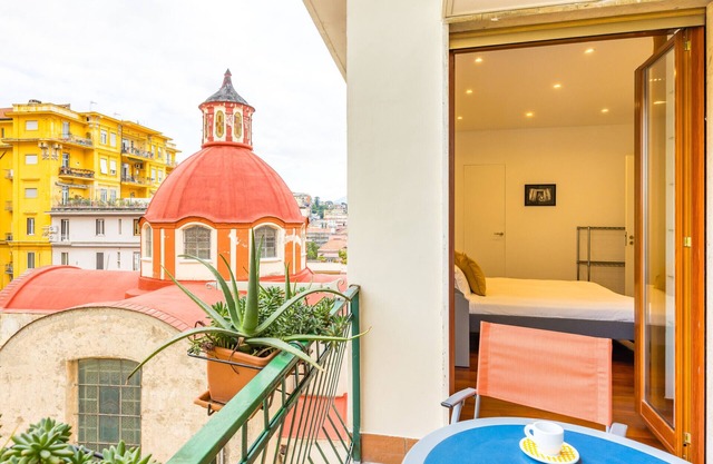 Colonna classic style Apartment by Wonderful Italy