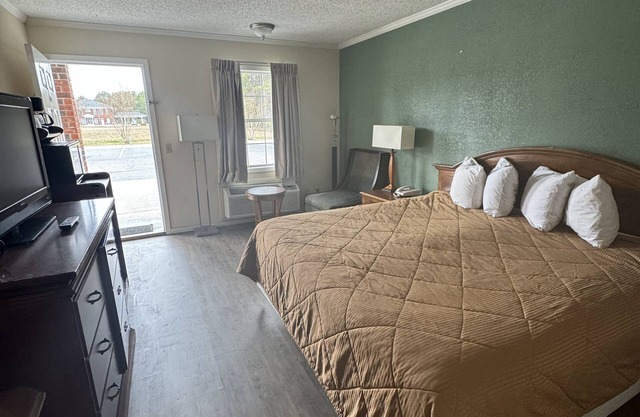 Colony Inn