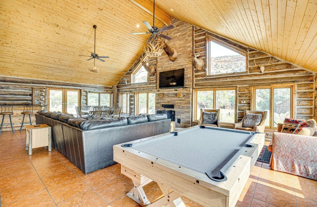Colorado Nat'l Monument Views: Western Slope Cabin