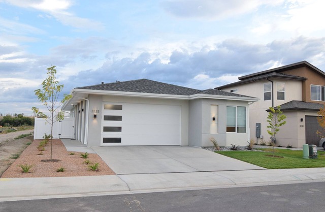 Colorado Riverwalk Resort! Centrally located-direct access to Riverfront Trail
