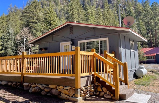 Colorado's Hidden Gem: Riverside Cabins, Epic Views & Outdoor Thrills