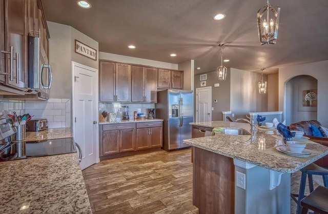 Colorado Springs Mountain View Haven The holiday season is here – Book now.