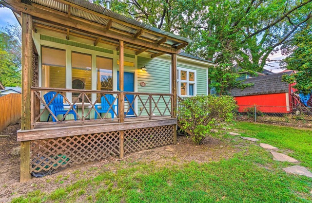 Colorful Cottage w/ Deck ~ 5 Mi to Downtown!