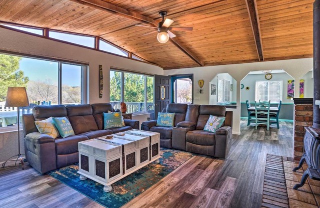 Colorful Cottonwood Home Walk to Verde River!