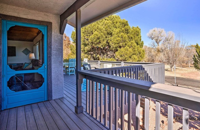 Colorful Cottonwood Home: Walk to Verde River!