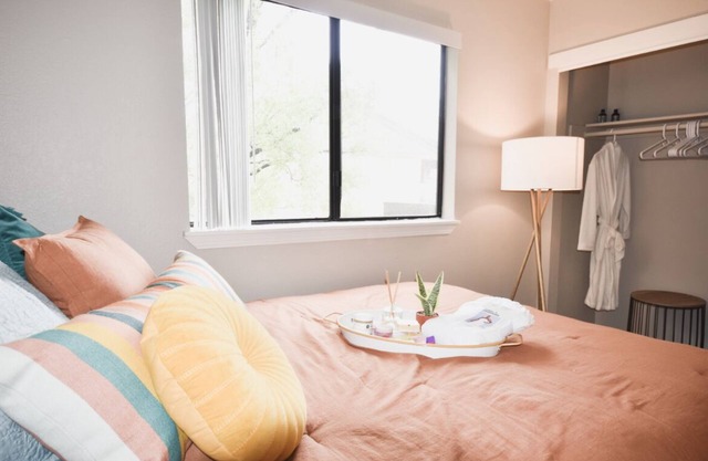 Colorful & Cozy King & Queen Suite