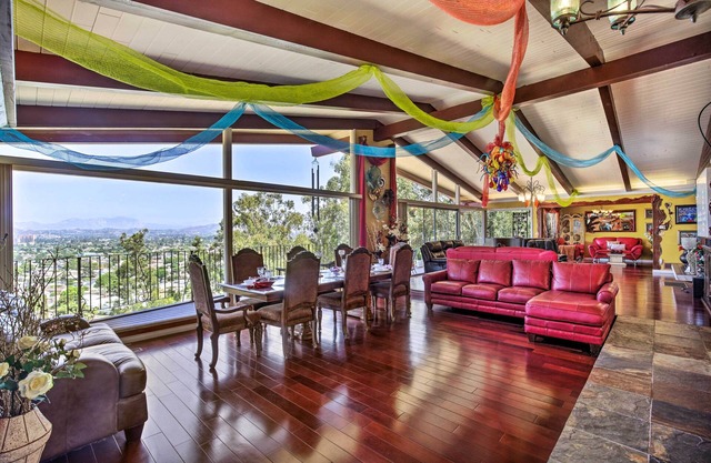 Colorful El Cajon Gem: Deck, Garden & Valley Views