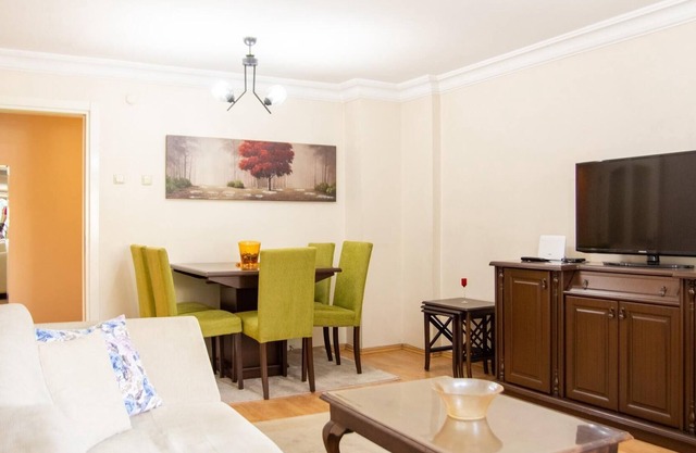 Colorful Flat with Balcony in Bayrakli
